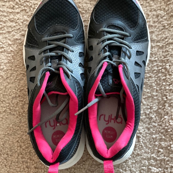 Ryka Shoes - Womens “like new” Ryka sneakers  memory foam inner sole for extra comfort
